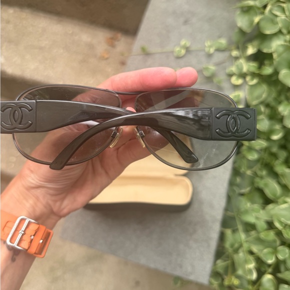 CHANEL Black Aviator Sunglasses and box - Picture 3 of 5